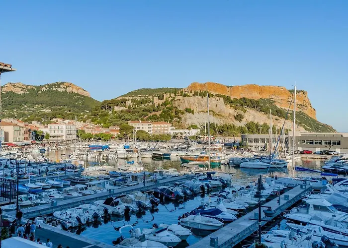 Le Phare Par Dodo-a-cassis * 卡西斯